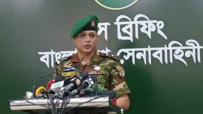 সংবাদ সম্মেলনে কথা বলছেন আইএসপিআর পরিচালক লেফটেন্যান্ট কর্নেল সামি-উদ-দৌলা চৌধুরী। ছবি: আইএসপিআর