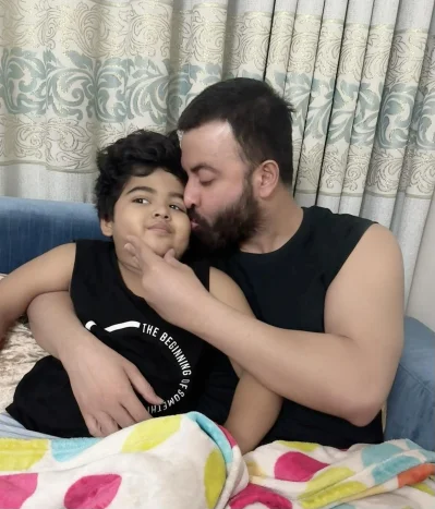 বীর ও বাবা শাকিব খান। ছবি: সংগৃহীত