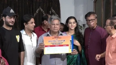 &lsquo;আবার হঠাৎ বৃষ্টি&rsquo; সিনেমার শুভ মহরত। ছবি: সংগৃহীত