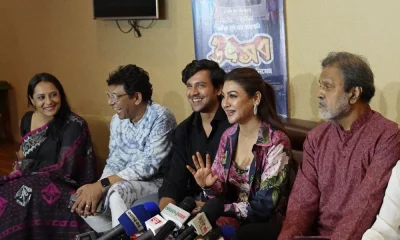 কথা বলছেন ‘উৎসব’ সিনেমার কলাকুশলীরা। ছবি: সংগৃহীত