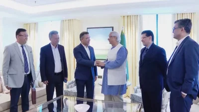 লন্ডনে প্রধান উপদেষ্টা অধ্যাপক ইউনূসের সঙ্গে বৈঠকের করেন বিএনপির ভারপ্রাপ্ত চেয়ারম্যান তারেক রহমান। ছবি: সংগৃহীত