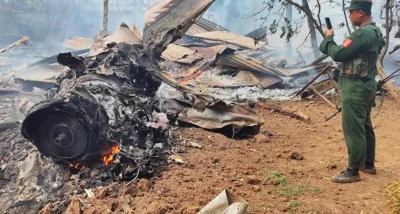 মিয়ানমারে জান্তা সরকারবিরোধী যোদ্ধারা যুদ্ধবিমান ভূপাতিত করেছে। ছবি: সংগৃহীত