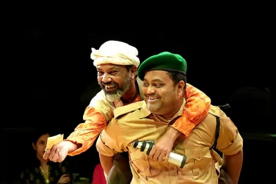 &lsquo;ব্যতিক্রম এবং নিয়ম&rsquo; নাটকের দৃশ্য। ছবি: প্রাচ্যনাটের সৌজন্যে