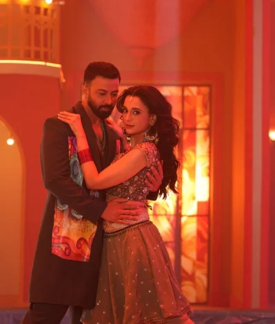 ‘তাণ্ডব’ সিনেমার দৃশ্যে শাকিব খান ও সাবিলা নূর। ছবি: সংগৃহীত