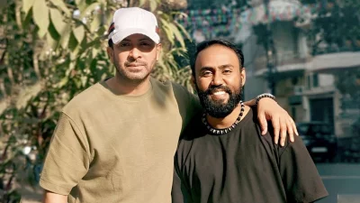অভিনেতা শাকিব খানের সঙ্গে নির্মাতা মেহেদী হাসান হৃদয়। ছবি: সংগৃহীত