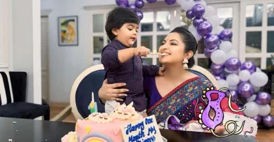 ছেলে পূণ্যর সঙ্গে পরীমণি। ছবি: সংগৃহীত