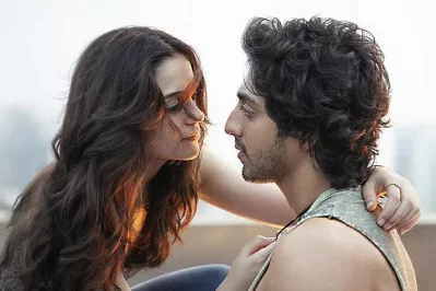 &lsquo;সাইয়ারা&rsquo; সিনেমার দৃশ্যে আহান পান্ডে ও অনীত পাড্ডা। ছবি: সংগৃহীত