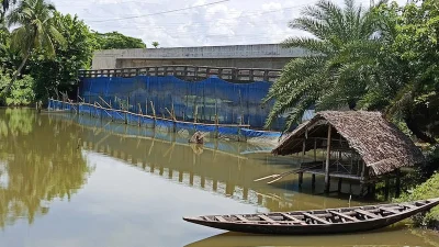 হোজির নদীটি বছরের পর বছর ধরে বাঁধ ও জাল দিয়ে ভাগ করে মাছ চাষ করা হচ্ছে। ছবি: ইত্তেফাক