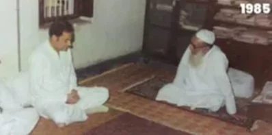 বিহারের জামালপুরে অবস্থিত খানকাহ রহমানি মসজিদে রাহুল গান্ধীর বাবা ও প্রাক্তন প্রধানমন্ত্রী রাজীব গান্ধী। ছবি: সংগৃহীত