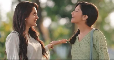 একটি ফেসওয়াশের বিজ্ঞাপনচিত্রে মা মিথিলার সঙ্গে কন্যা আইরা। ছবি: সংগৃহীত