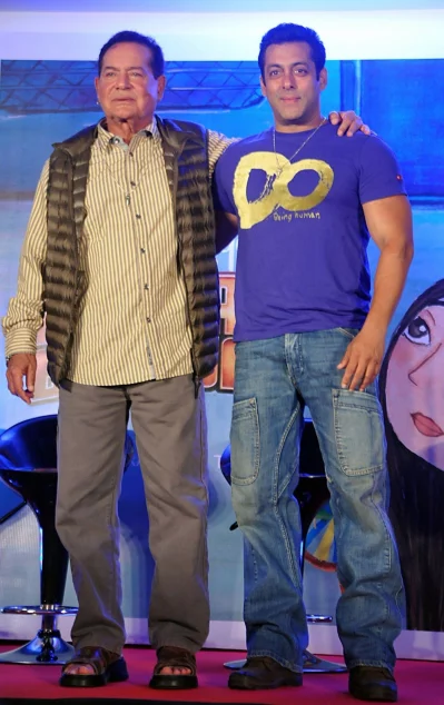 বাবা সেলিম খানের সঙ্গে সালমান। ছবি: সংগৃহীত