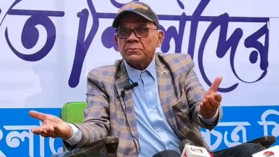এফডিসিতে প্রয়াত শিল্পীদের আত্মার মাগফেরাত কামনায় আয়োজিত দোয়া মাহফিলে কথা বলছেন আহমেদ শরীফ। ছবি: সংগৃহীত