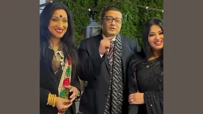 নিউ ইয়র্কে ঋতুপর্ণা, ফেরদৌস ও মৌসুমী। ছবি: ভিডিও থেকে