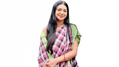 &lsquo;দেনা পাওনা&rsquo; সিনেমার &lsquo;নিরুপমা&rsquo; চরিত্রে সাদিয়া জাহান প্রভা। ছবি: সংগৃহীত