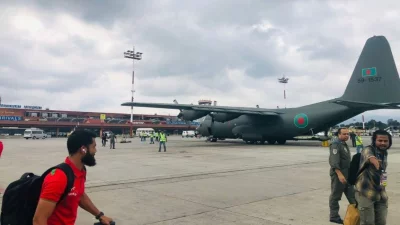 জাতীয় ফুটবল দল অবশেষে ব্যক্তিগত ভ্রমণে দেশে ফিরে এসেছিল