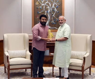 প্রধানমন্ত্রী নরেন্দ্র মোদীর সাথে অভিনেতা মোহনলাল। ছবি: সংগৃহীত