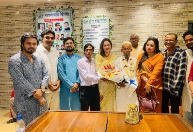 এফডিসিতে আয়োজন করা হয় খোরশেদ আলমের বিদায় অনুষ্ঠান। ছবি: সংগৃহীত