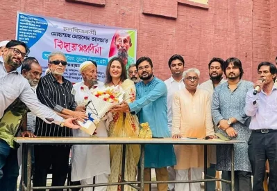এফডিসিতে আয়োজন করা হয় খোরশেদ আলমের বিদায় অনুষ্ঠান। ছবি: সংগৃহীত