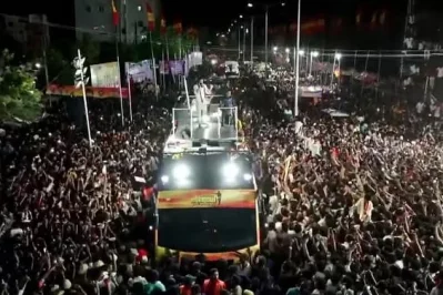 থালাপতি বিজয়ের রাজনৈতিক সমাবেশে বিপুলসংখ্যক মানুষ উপস্থিত হন। ছবি: সংগৃহীত