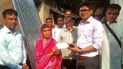 ইত্তেফাকে সংবাদ প্রকাশের পর বৃদ্ধার ঘরে হাজির ইউএনও
