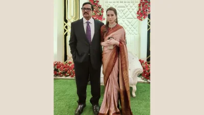 বাবা নুর মোহাম্মদ খানের সঙ্গে মেয়ে নুসরাত খান