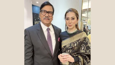 টাঙ্গাইল জেলার সাবেক সংসদ সদস্য নুর মোহাম্মদ খান ও তার মেয়ে ব্যারিস্টার নুসরাত খান