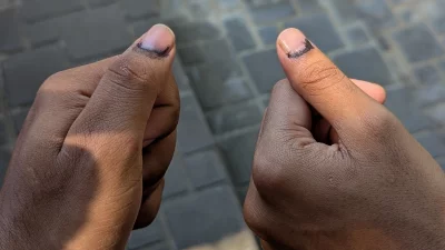 চাকসু ভোট প্রদানের পর। ছবি: ইত্তেফাক