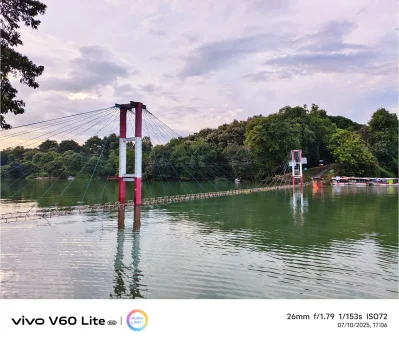 কাপ্তাই লেকের ওপর নির্মিত ঝুলন্ত সেতু।