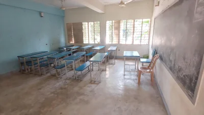সরজমিনে গিয়ে দুইজন শিক্ষকের উপস্থিত পাওয়া গেলেও কোন ছাত্র-ছাত্রীদের উপস্থিতি দেখা যায়নি। ছবি: ইত্তেফাক
