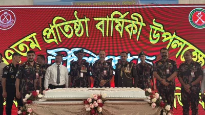 অনুষ্ঠানে আমন্ত্রিত অতিথিসহ বিজিবির কর্মকর্তারা। ছবি: সংগৃহীত