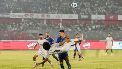 সাইকেল নিয়ে হামজার গোলে উড়ে যায় ফিফার গোল সাইকেল নিয়ে হামজার গোলে উড়ে যায় ফিফার গোল