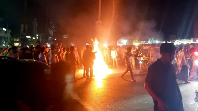 কুষ্টিয়া-৩ আসন ছাড়া বাকি তিনটি আসনে প্রার্থী পরিবর্তনের দাবিতে নেতা-কর্মীরা রাজপথে টানা আন্দোলন চালিয়ে যাচ্ছেন। ছবি: ইত্তেফাক