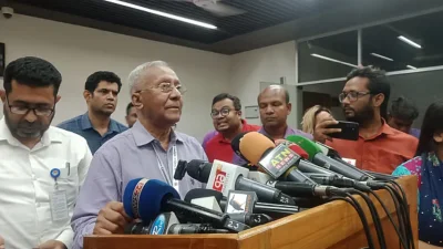 নির্বাচন কমিশন সচিব আখতার আহমেদ। ফাইল ছবি
