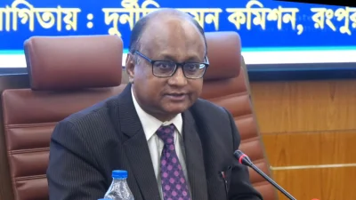 দুদক চেয়ারম্যান ড. মোহাম্মদ আবদুল মোমেন