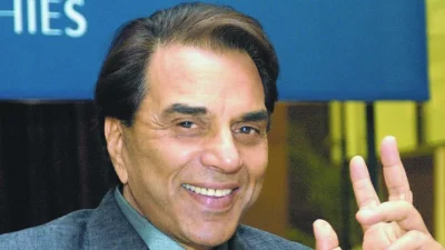 অভিনেতা ধর্মেন্দ্র।