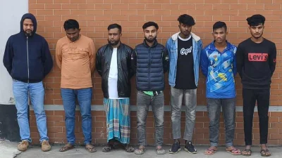 র&zwnj;্যাবের হাতে গ্রেপ্তার হওয়া ৭ জন। ছবি: সংগৃহীত