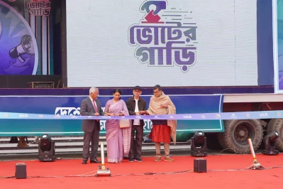 যাত্রা শুরু করলো ভোটের গাড়ি সুপার ক‍্যারাভান 