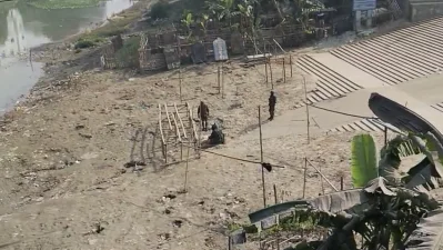 উদ্ধারের পর বোমাটি নিরাপদ স্থানে সরিয়ে রাখা হয়