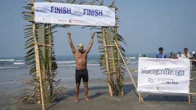 বাংলা চ্যানেল পাড়িতে প্রথম হয়েছেন সাইফুল ইসলাম রাসেল। ছবি: বাংলা চ্যানেল সুইমিং