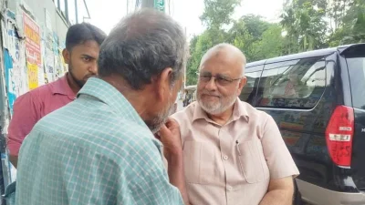 ভোটের প্রচারণায় দাঁড়িপাল্লা প্রতীকের প্রার্থী ডা. মোসলেউদ্দিন ফরিদ।