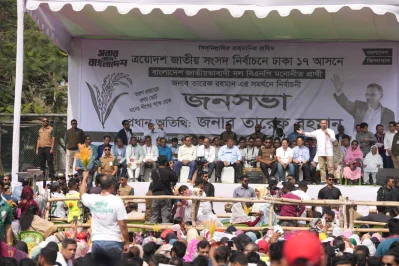  ঢাকা-১৭ আসনের নির্বাচনী জনসভায় বক্তব্য দিচ্ছেন বিএনপির চেয়ারম্যান তারেক রহমান