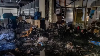 ডেইলি স্টারের ভেতরে ভাঙচুর, অগ্নিসংযোগ, লুটপাট চালায় হামলাকারীরা