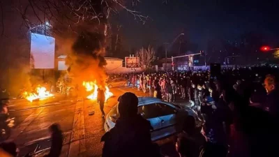 কদিন আগেই সরকার বিরোধী বিক্ষোভ ইরানের বিভিন্ন শহরে ছড়িয়ে পড়ে