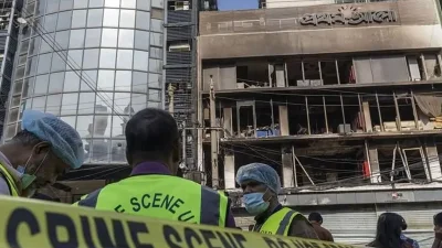 প্রথম আলো তাদের ওপর হামলাকে গণতন্ত্র, সংবাদপত্রের স্বাধীনতা, ভিন্নমতের প্রকাশের অধিকারের ওপর সরাসরি আক্রমণ বলে বর্ণনা করেছে