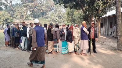 ত্রয়োদশ জাতীয় সংসদ নির্বাচনে গাইবান্ধার ৫টি সংসদীয় আসনের ভোট গ্রহণ শুরু হয়েছে। ছবি: ইত্তেফাক