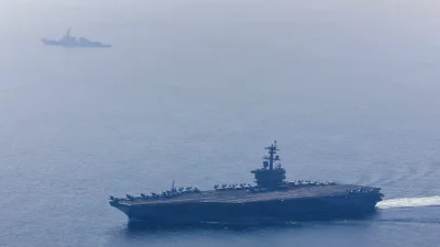 ইরানের জলসীমার কাছে মার্কিন যুদ্ধজাহাজ