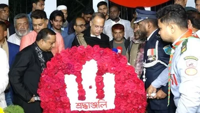 শহীদ দিবস ও আন্তর্জাতিক মাতৃভাষা দিবস উপলক্ষে সিরাজগঞ্জে শহীদ মিনারে ফুলেল শ্রদ্ধা নিবেদন করেছেন বিদ্যুৎ, খনিজ ও জ্বালানি মন্ত্রী ইকবাল হাসান মাহমুদ টুকু।