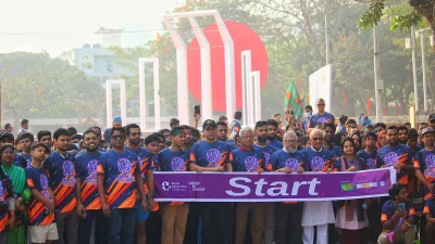 &lsquo;রান ফর ক্যান্সার অ্যাওয়ারনেস ২০২৬&rsquo; শিরোনামের এ আয়োজনে ক্যান্সার সারভাইভারসহ শিক্ষক, শিক্ষার্থী, তরুণ-তরুণী ও বিভিন্ন শ্রেণি-পেশার শতাধিক মানুষ অংশ নেন। ছবি: সংগৃহীত