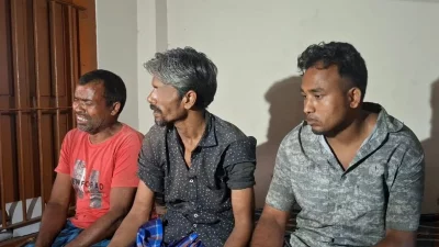 মারধরে আহত তিনজন। 