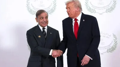 পকিস্তানের প্রধানমন্ত্রী শাহবাজ শরিফ ও মার্কিন প্রেসিডেন্ট ডোনাল্ড ট্রাম্প 